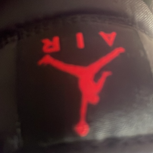 Jordan 1 red and black but wit no box - Picture 9 of 17